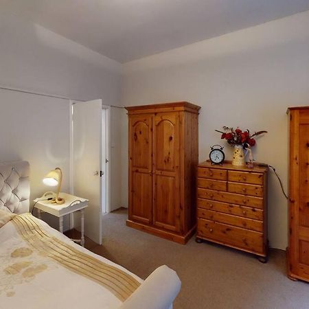 Spacious One Bedroom Flat West Hoathley エクステリア 写真