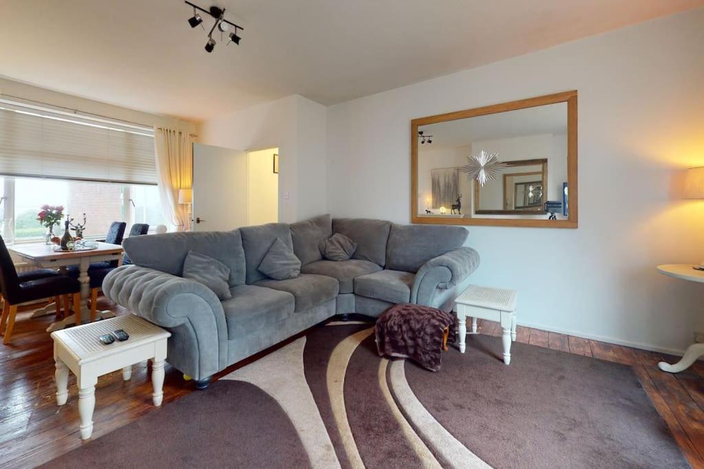 Spacious One Bedroom Flat West Hoathley エクステリア 写真